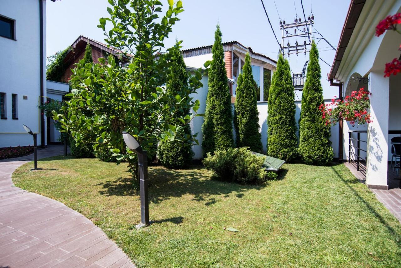 Guest House Panorama Aqualux Novi Sad Bagian luar foto