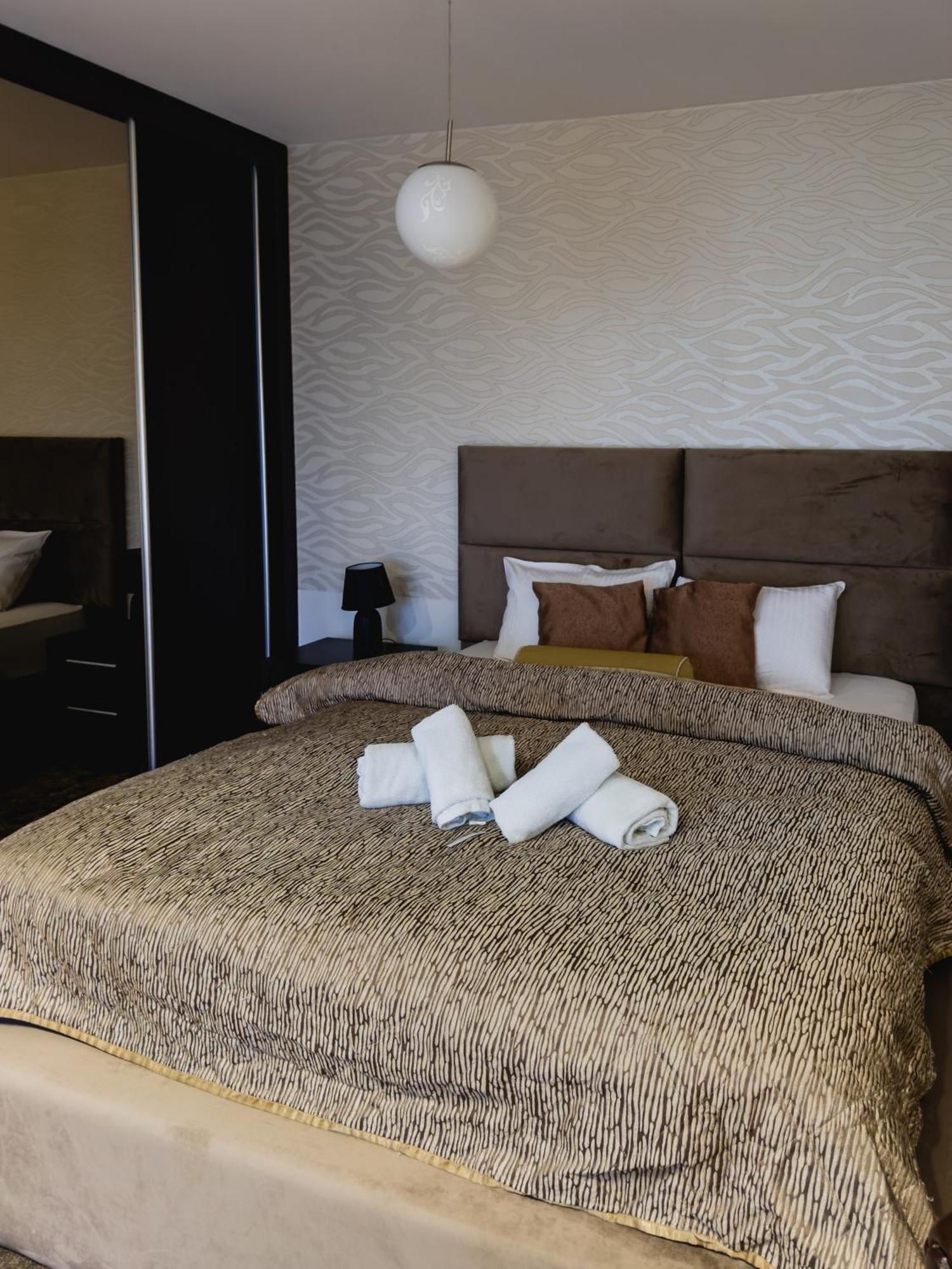 Guest House Panorama Aqualux With Free Parking Novi Sad Bagian luar foto